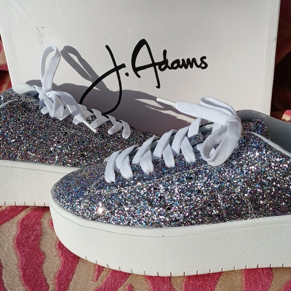 Ladies Size 10-10.5 Silver Glitter Sneakers.